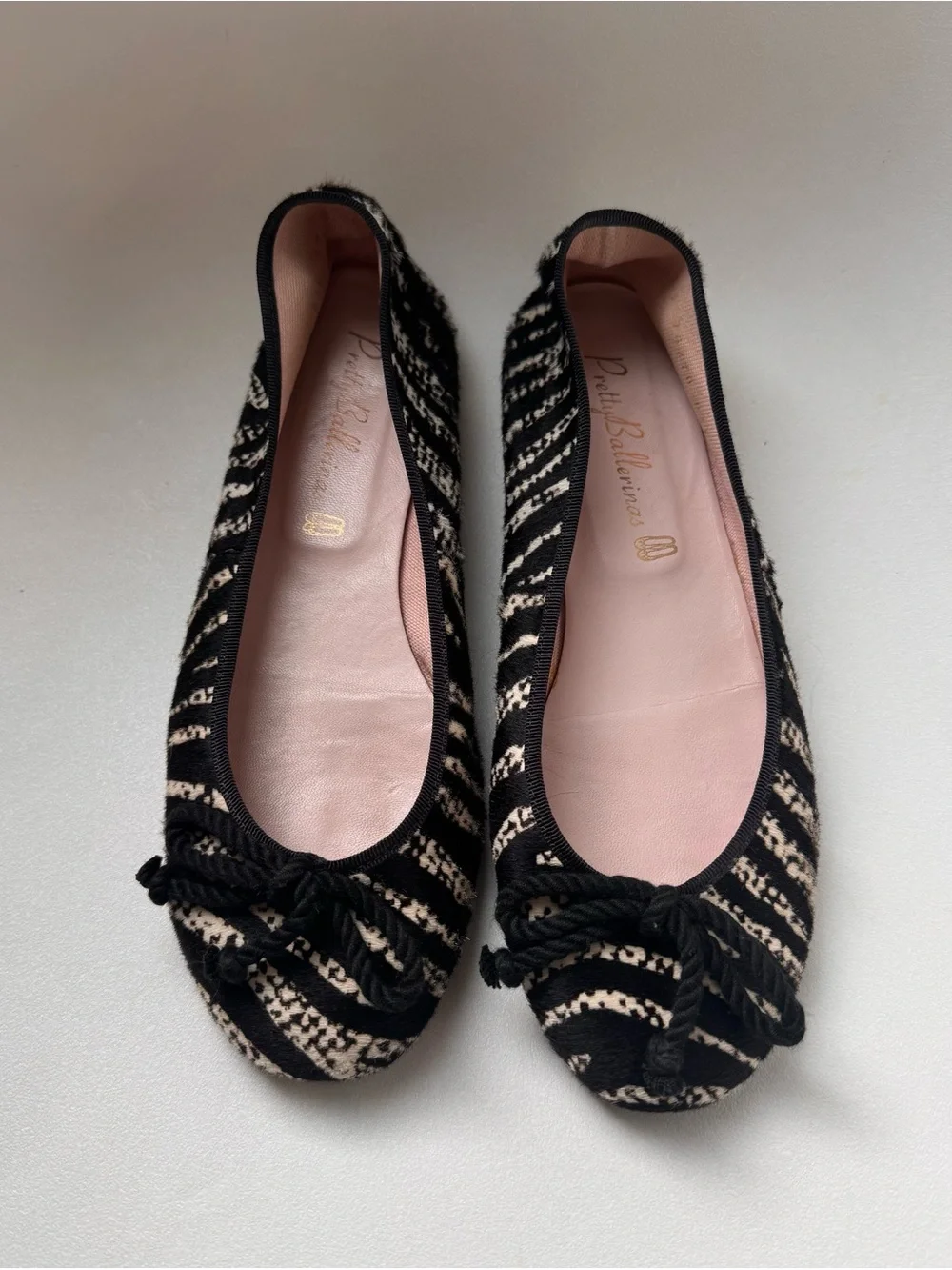 Pretty Ballerinas Black & Cream Striped Knit Ballet Flats
